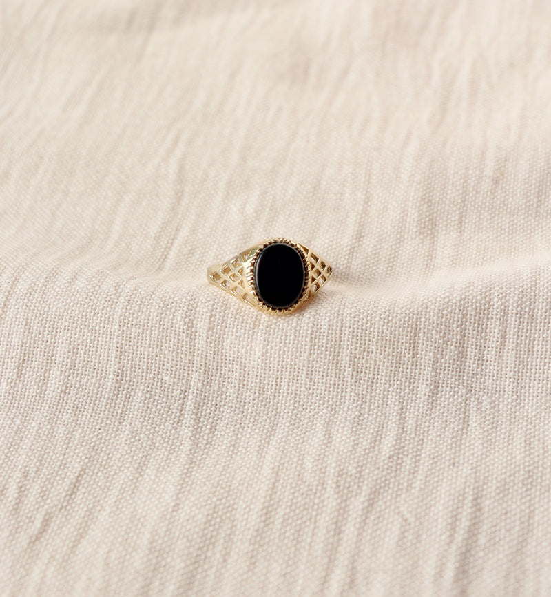 9K Gold Oval Onyx Ring