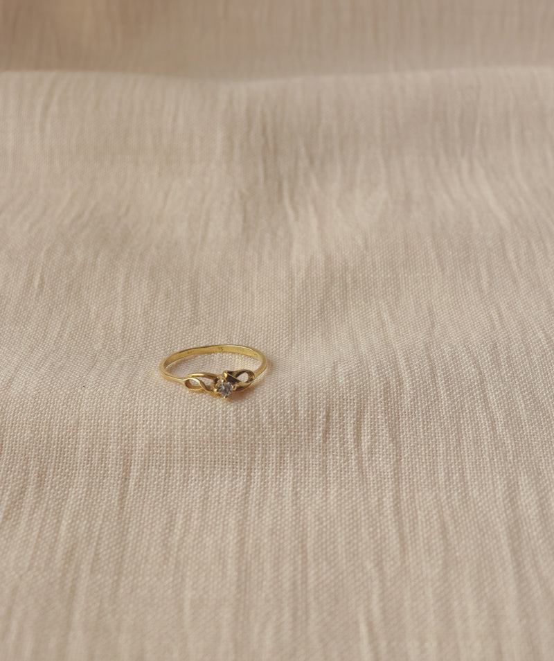 14K Gold Delicate Zirkonia Ring