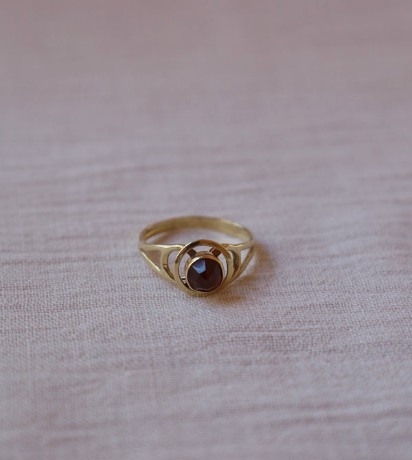 14K yellow gold round garnet ring