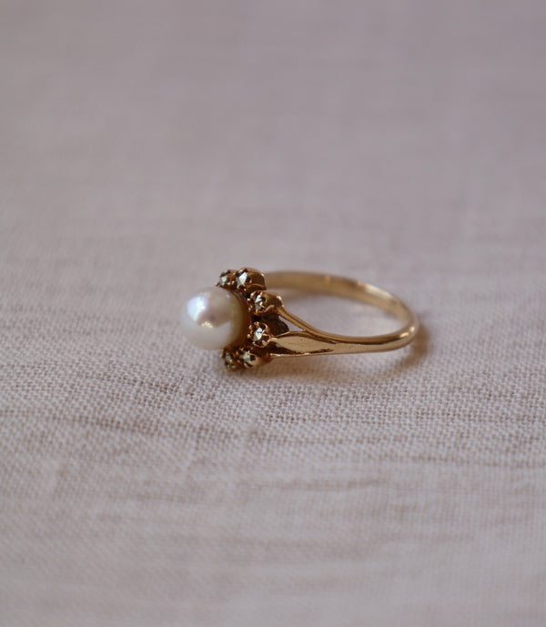 9k yellow gold pearl daisy ring