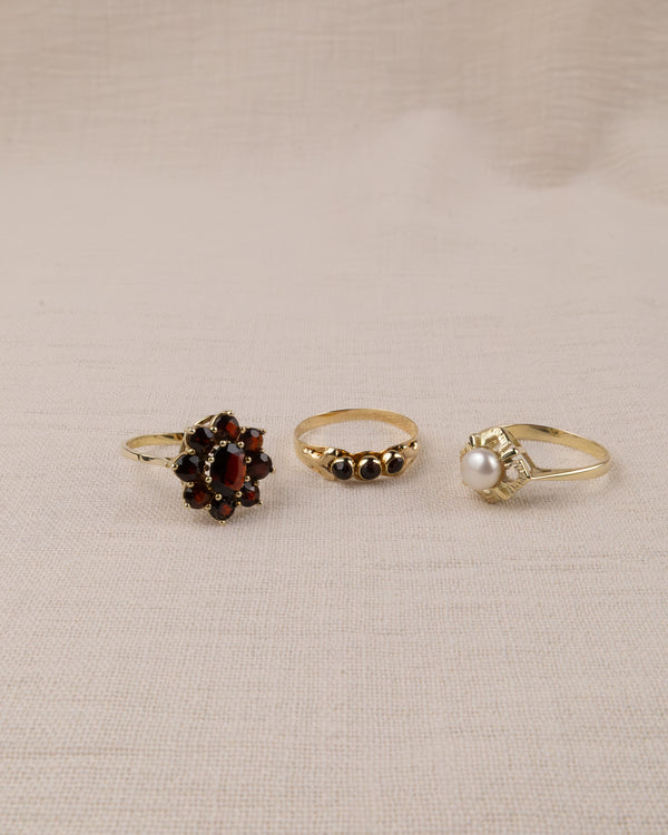 14K GOLD GARNET RING