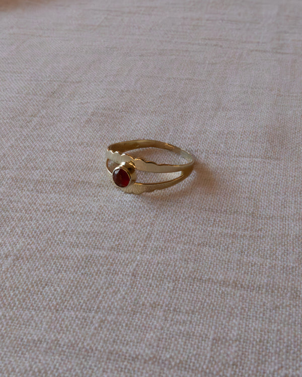 14K GOLD AND CARNELIAN DOUBLE WAVE RING