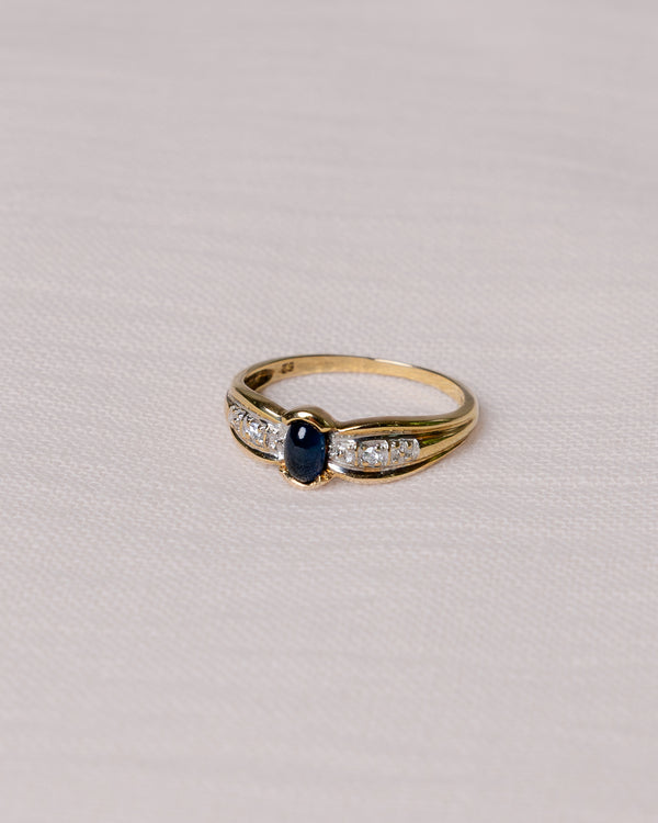8K yellow gold and sapphire ring