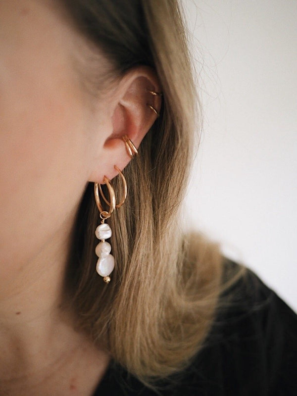 GOLD EARRING CHARM TRIPLE PEARL