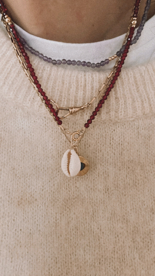GOLD NECKLACE CHARM COWRIE