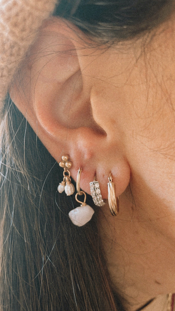 GOLD EARRING CHARM DREAMY ROSE QUARTZ