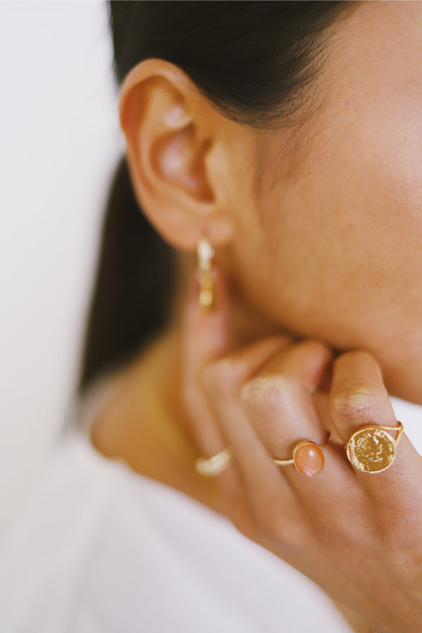GOLD OVAL PEACHY MOON RING